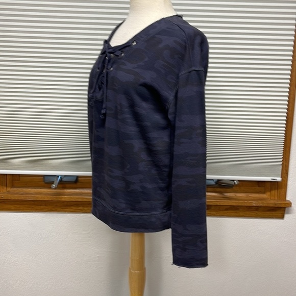 Sanctuary Navy Blue Camouflage Lace Up Sweatshirt Size Small - Picture 7 of 9